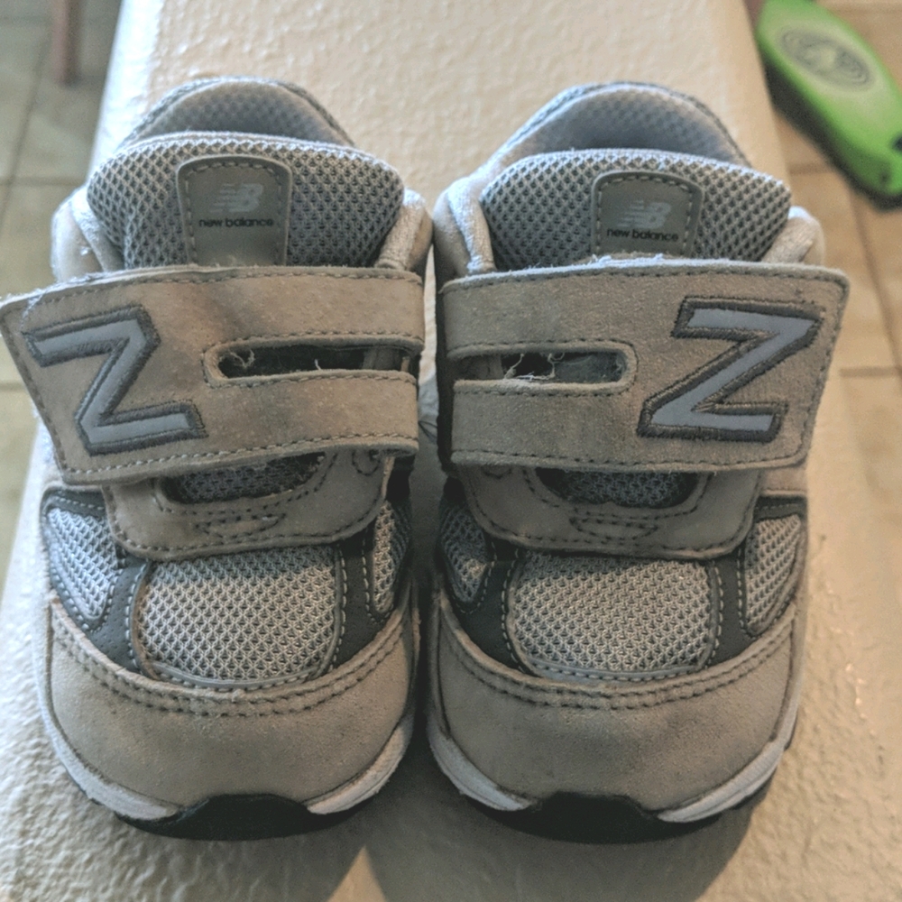 New Balance Hook and Loop 990v5